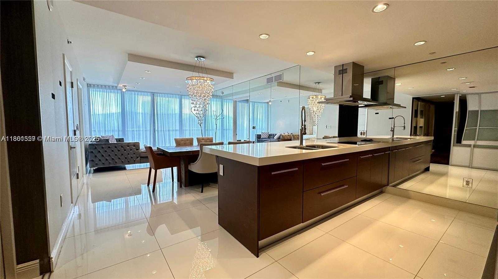 Small Image of 495 BRICKELL AVE #4403, Miami Number 3