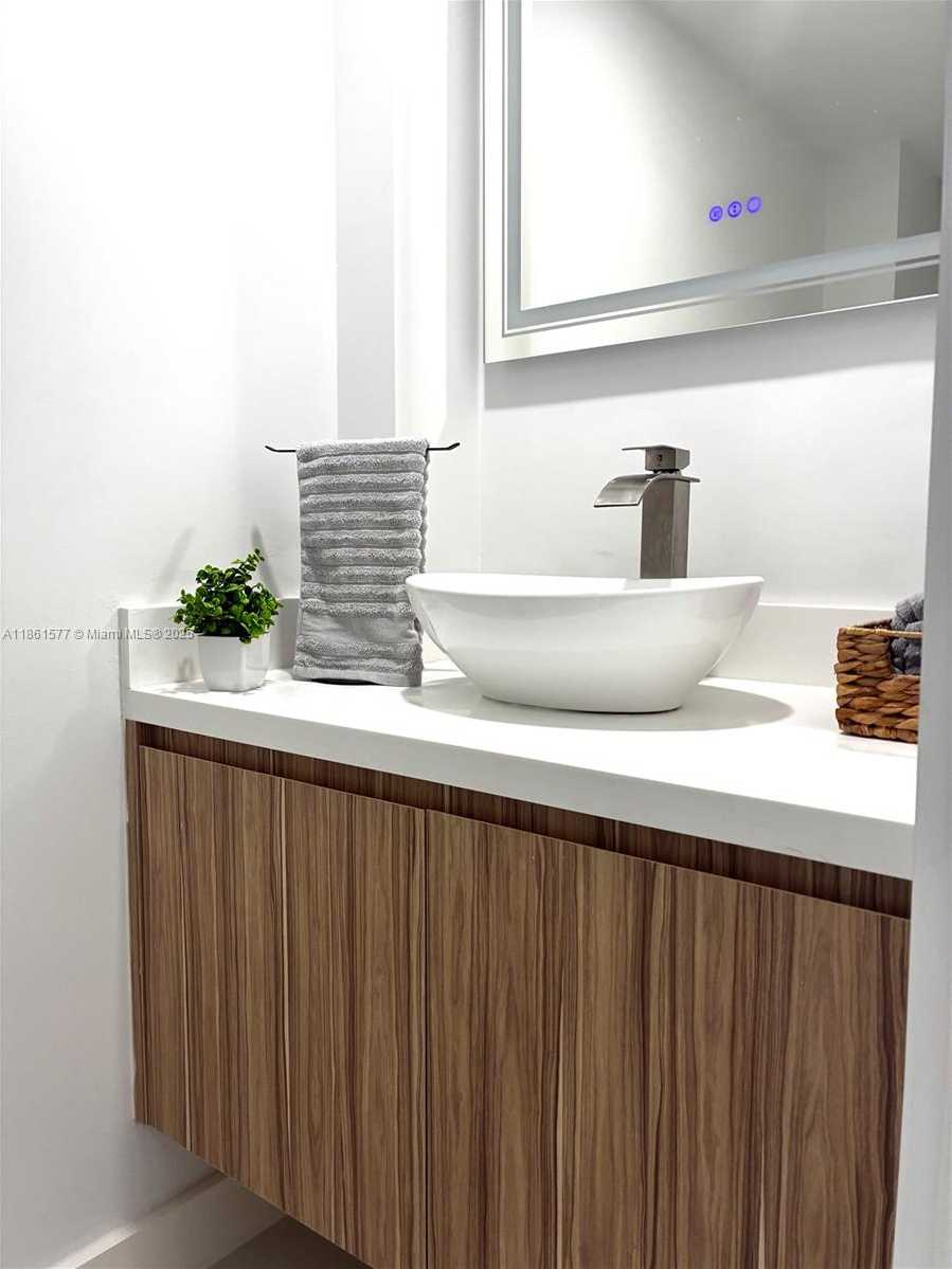 Small Image of 6917 COLLINS AVE #411, Miami Beach Number 13