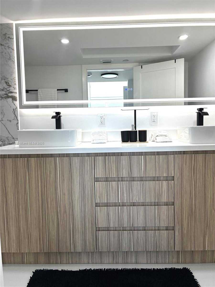 Small Image of 6917 COLLINS AVE #411, Miami Beach Number 17