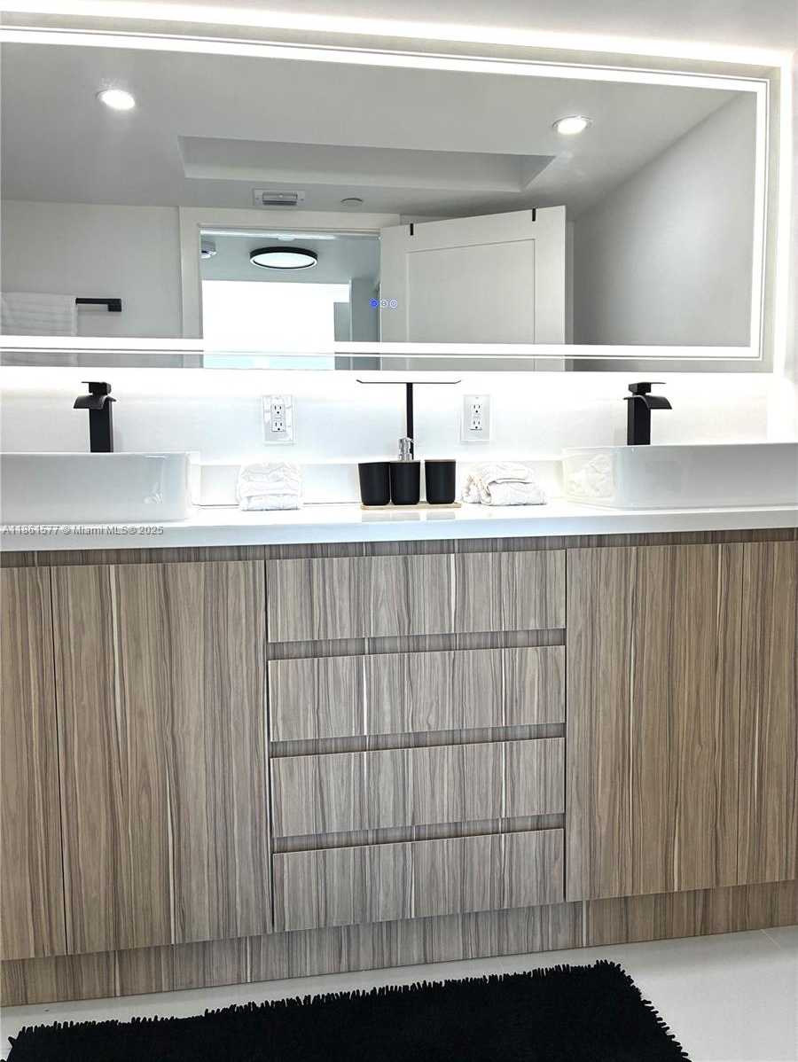 Small Image of 6917 COLLINS AVE #411, Miami Beach Number 20