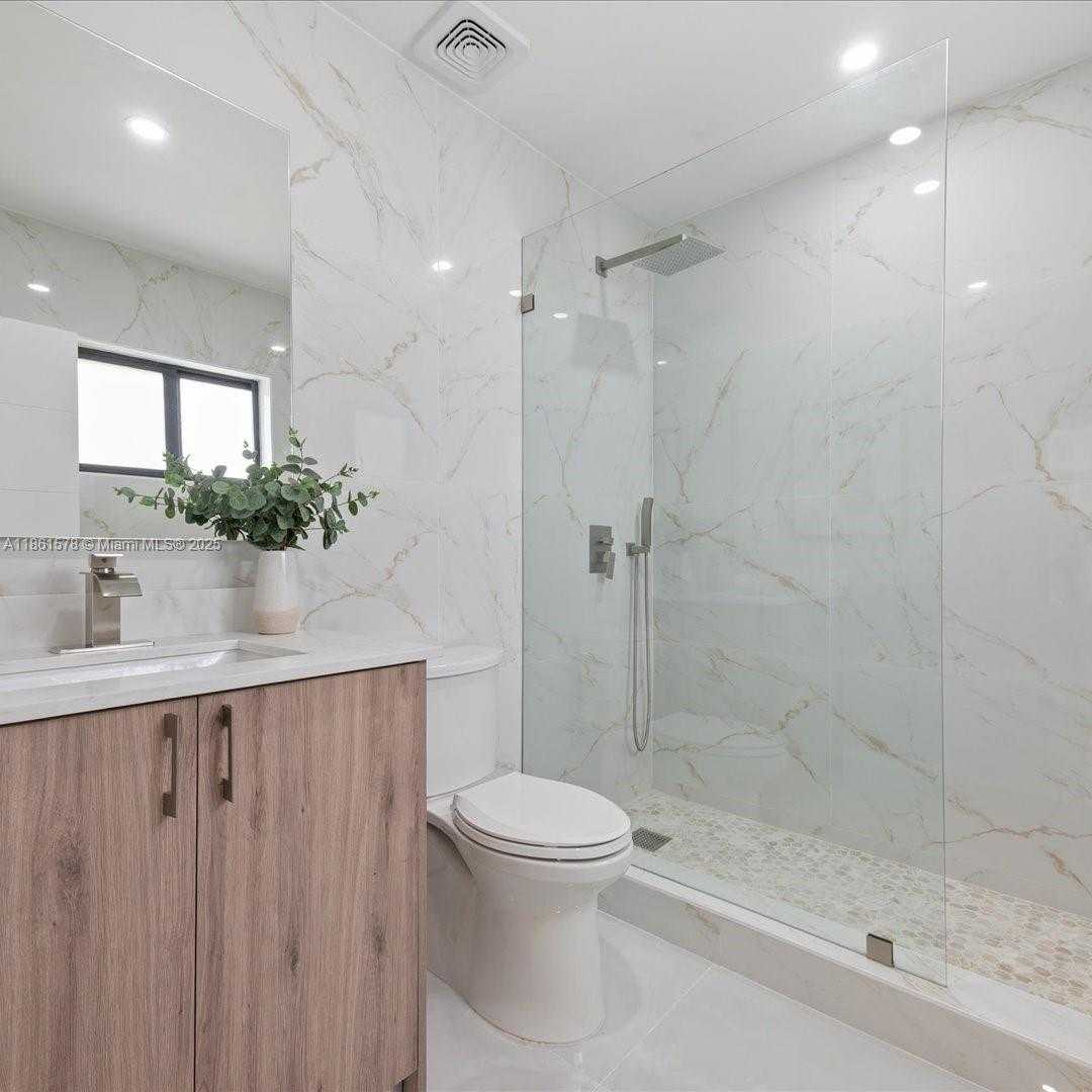 Small Image of 475 NORTH WEST 87TH ST, El Portal Number 10