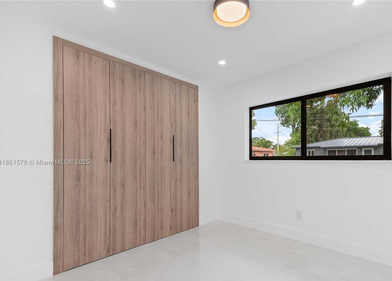 Small Image of 475 NORTH WEST 87TH ST, El Portal Number 11