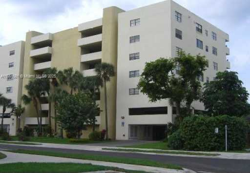 Small Image of 17878 NORTH BAY RD #402, Sunny Isles Beach Number 4