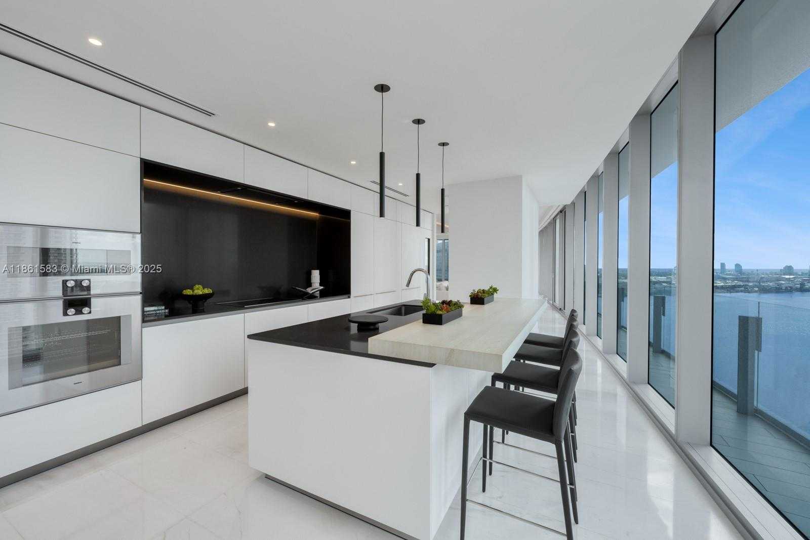 Small Image of 300 BISCAYNE BOULEVARD WAY #2701, Miami Number 10
