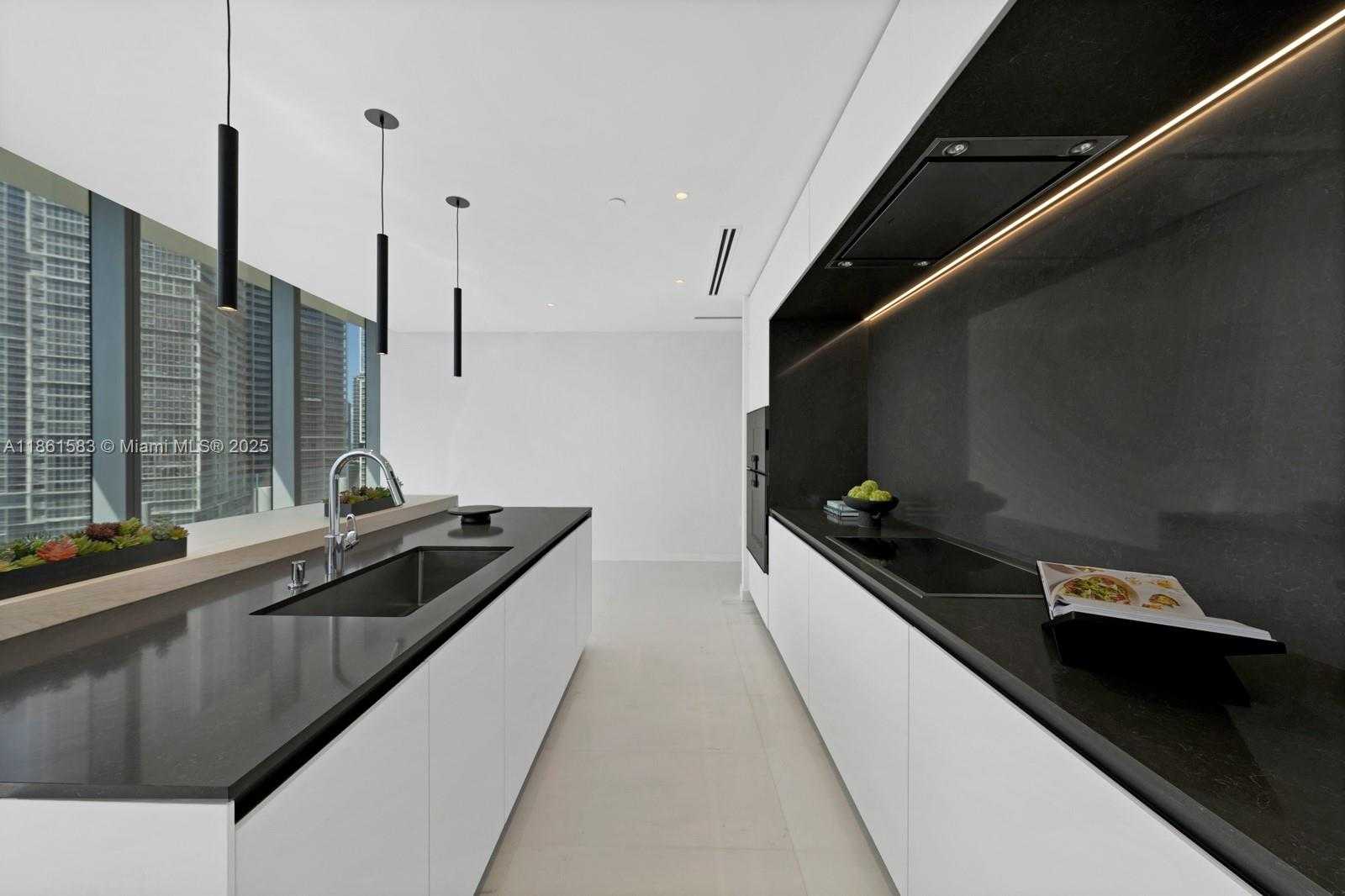 Small Image of 300 BISCAYNE BOULEVARD WAY #2701, Miami Number 11