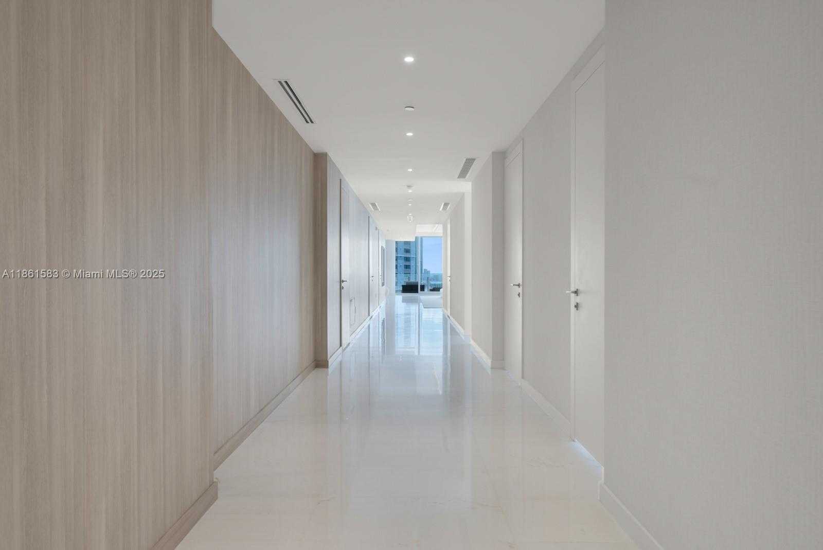 Small Image of 300 BISCAYNE BOULEVARD WAY #2701, Miami Number 15