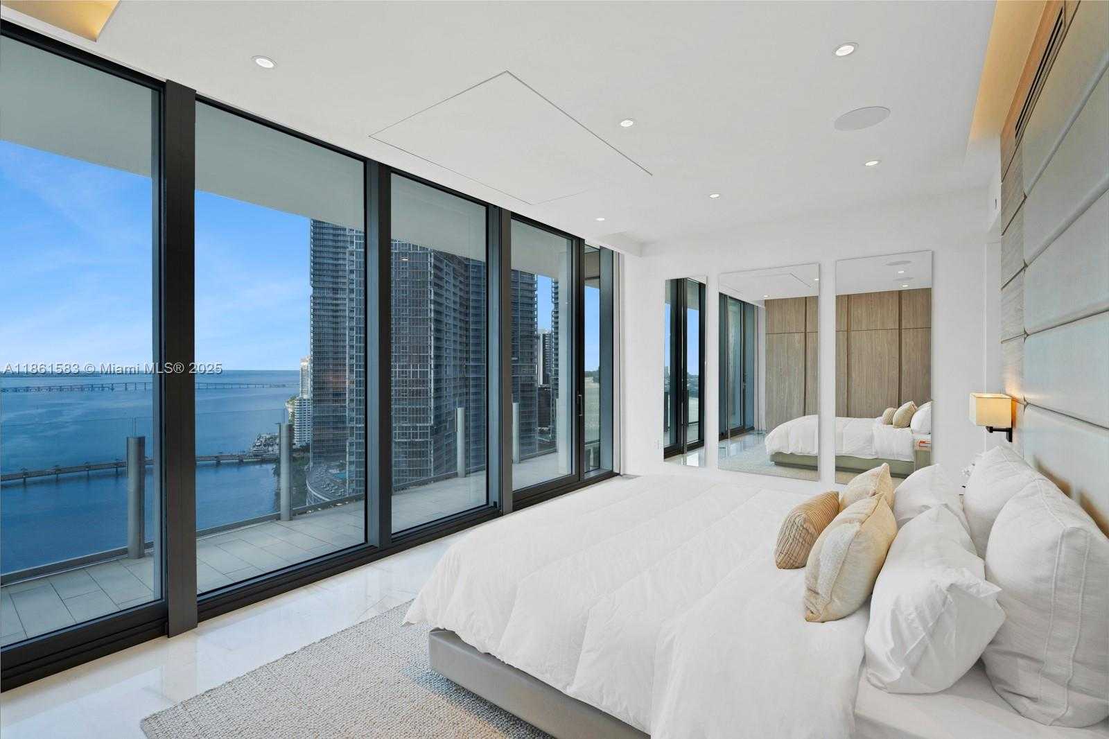 Small Image of 300 BISCAYNE BOULEVARD WAY #2701, Miami Number 17