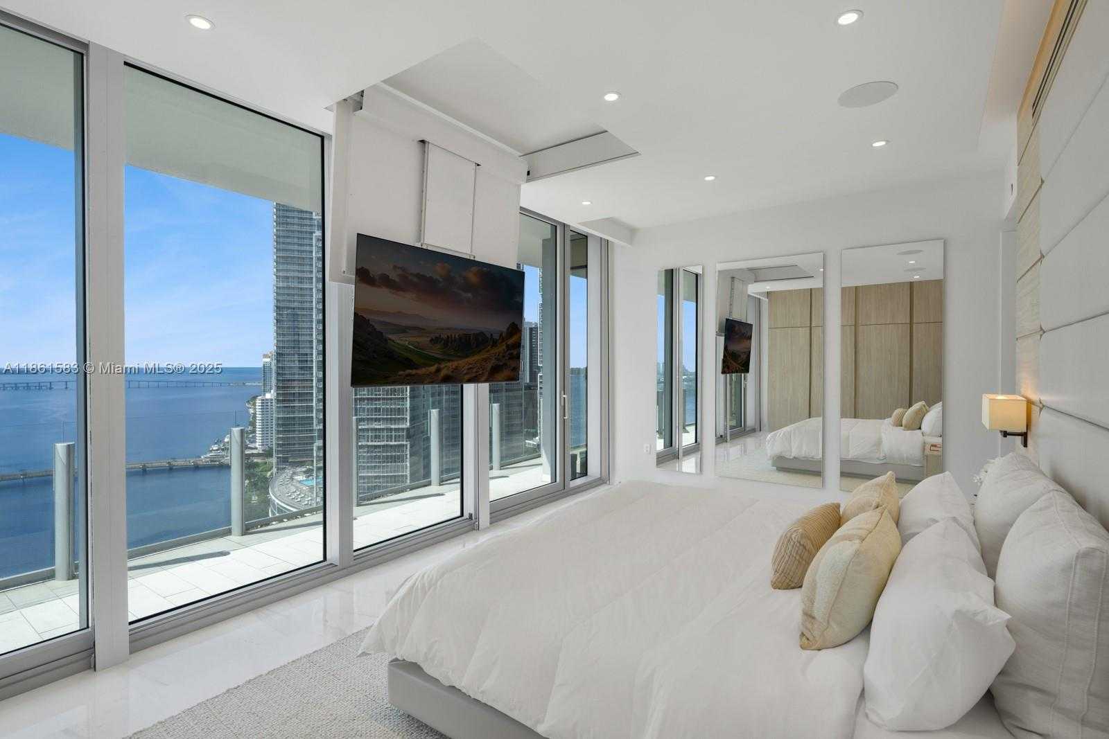 Small Image of 300 BISCAYNE BOULEVARD WAY #2701, Miami Number 18