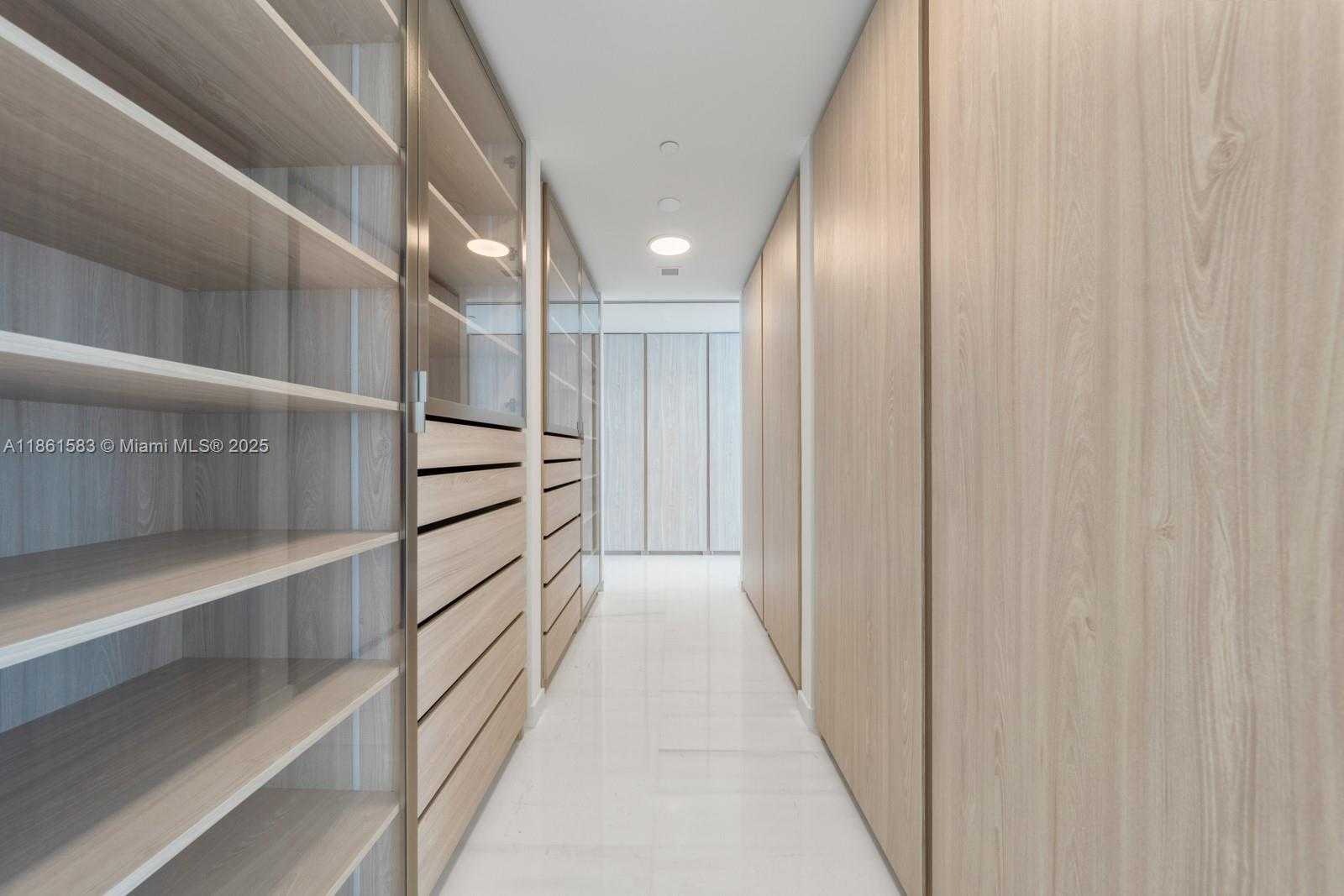 Small Image of 300 BISCAYNE BOULEVARD WAY #2701, Miami Number 19
