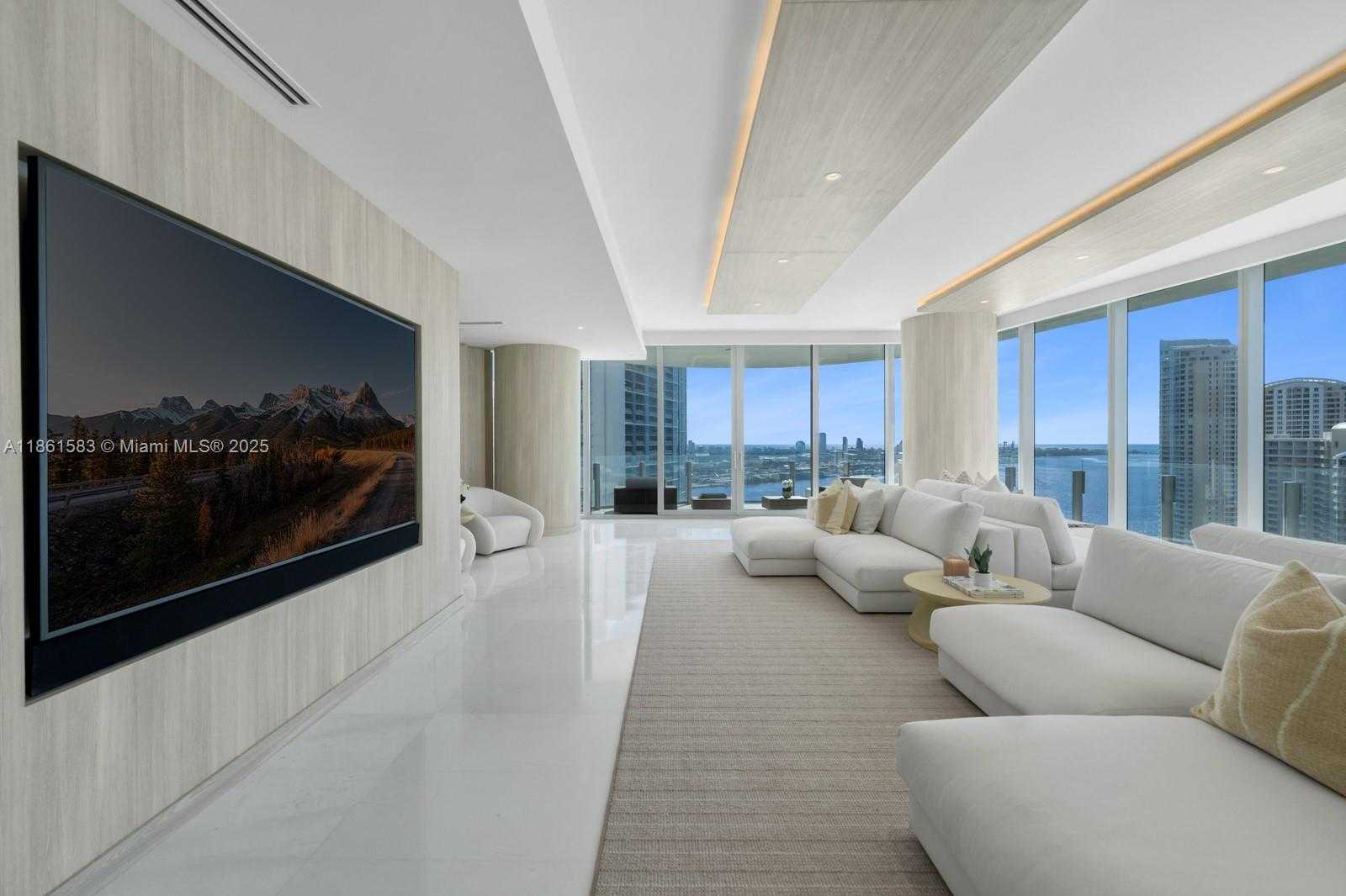 Small Image of 300 BISCAYNE BOULEVARD WAY #2701, Miami Number 2