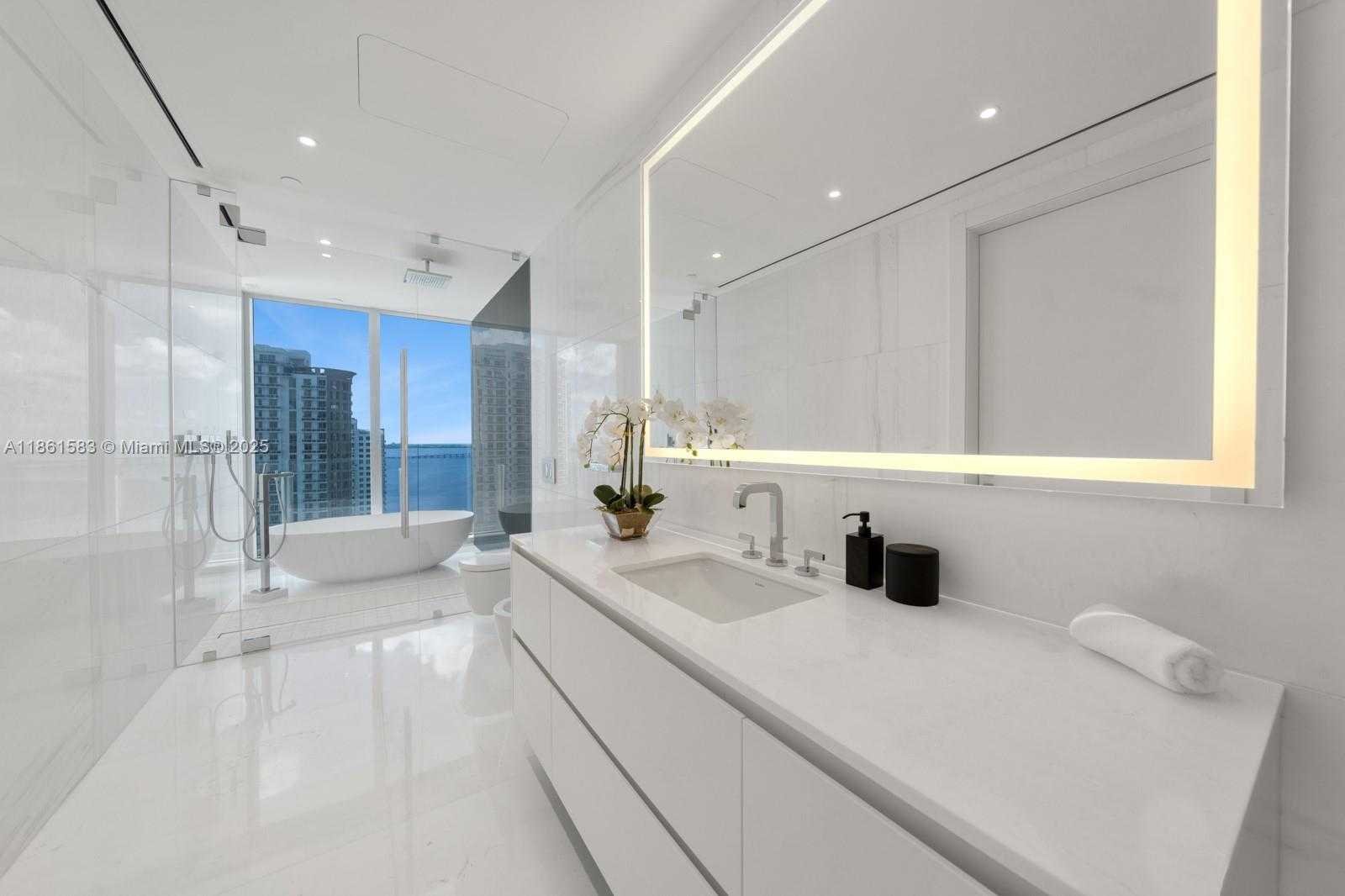 Small Image of 300 BISCAYNE BOULEVARD WAY #2701, Miami Number 20