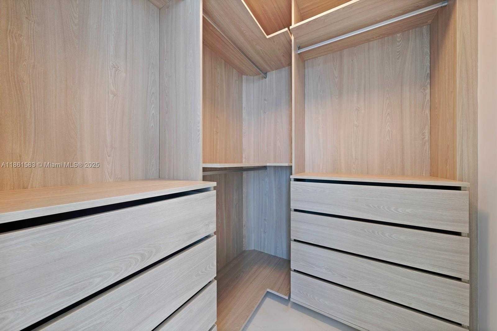 Small Image of 300 BISCAYNE BOULEVARD WAY #2701, Miami Number 23