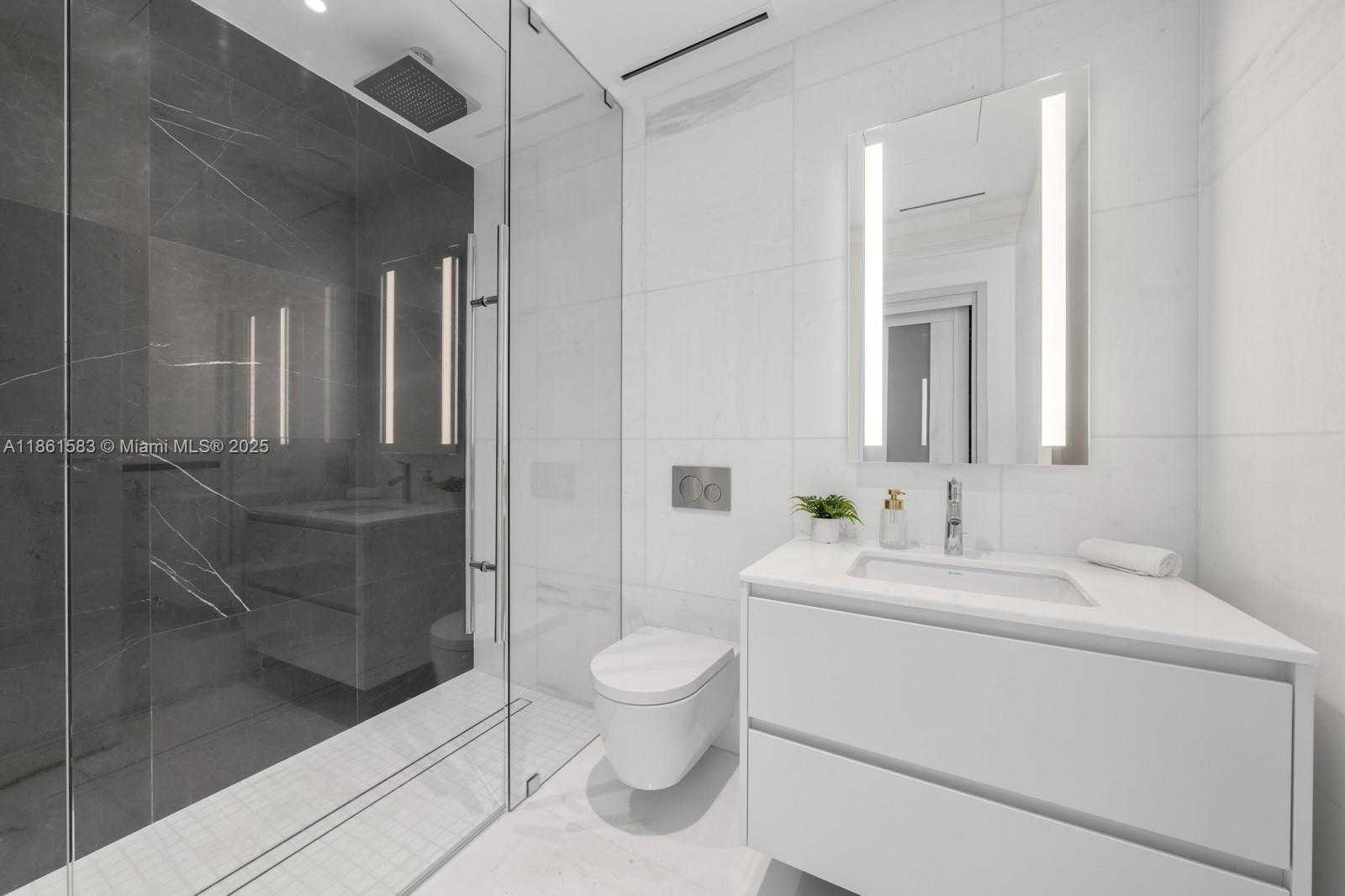 Small Image of 300 BISCAYNE BOULEVARD WAY #2701, Miami Number 24