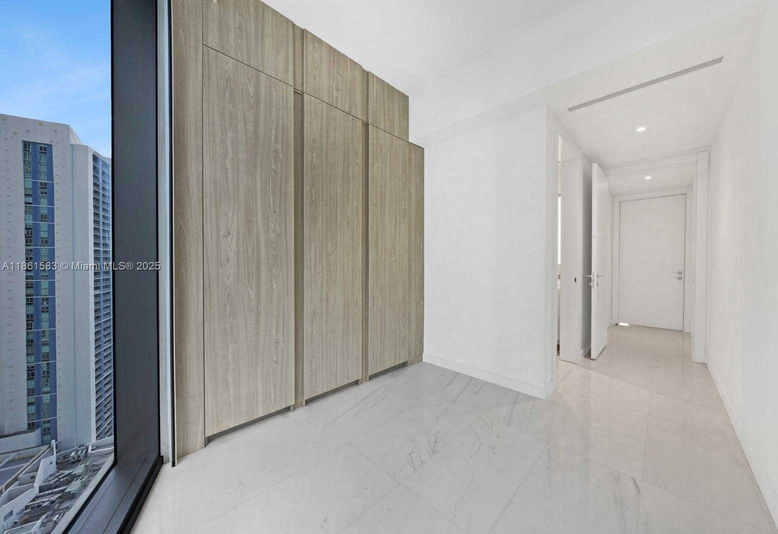 Small Image of 300 BISCAYNE BOULEVARD WAY #2701, Miami Number 25