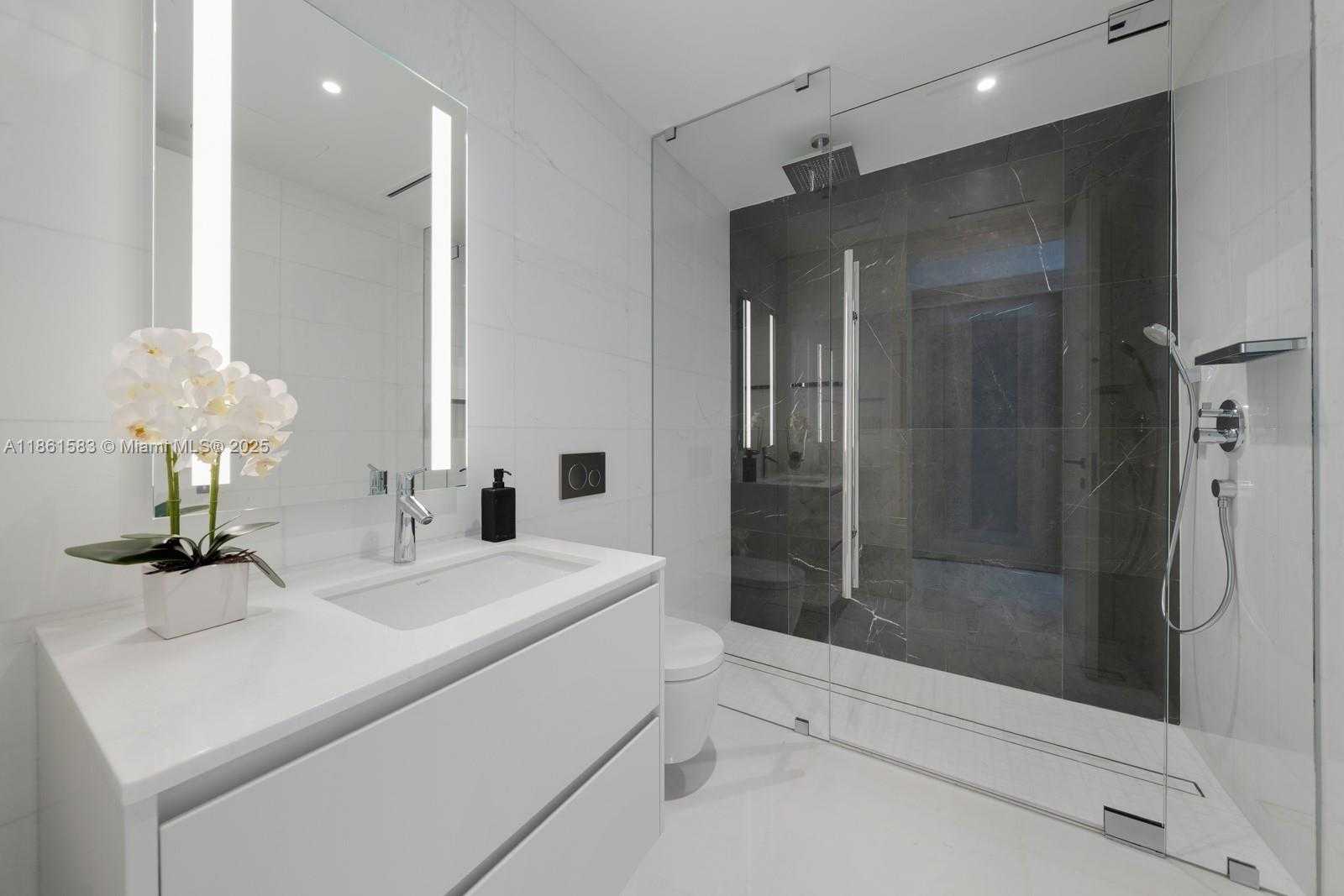 Small Image of 300 BISCAYNE BOULEVARD WAY #2701, Miami Number 29