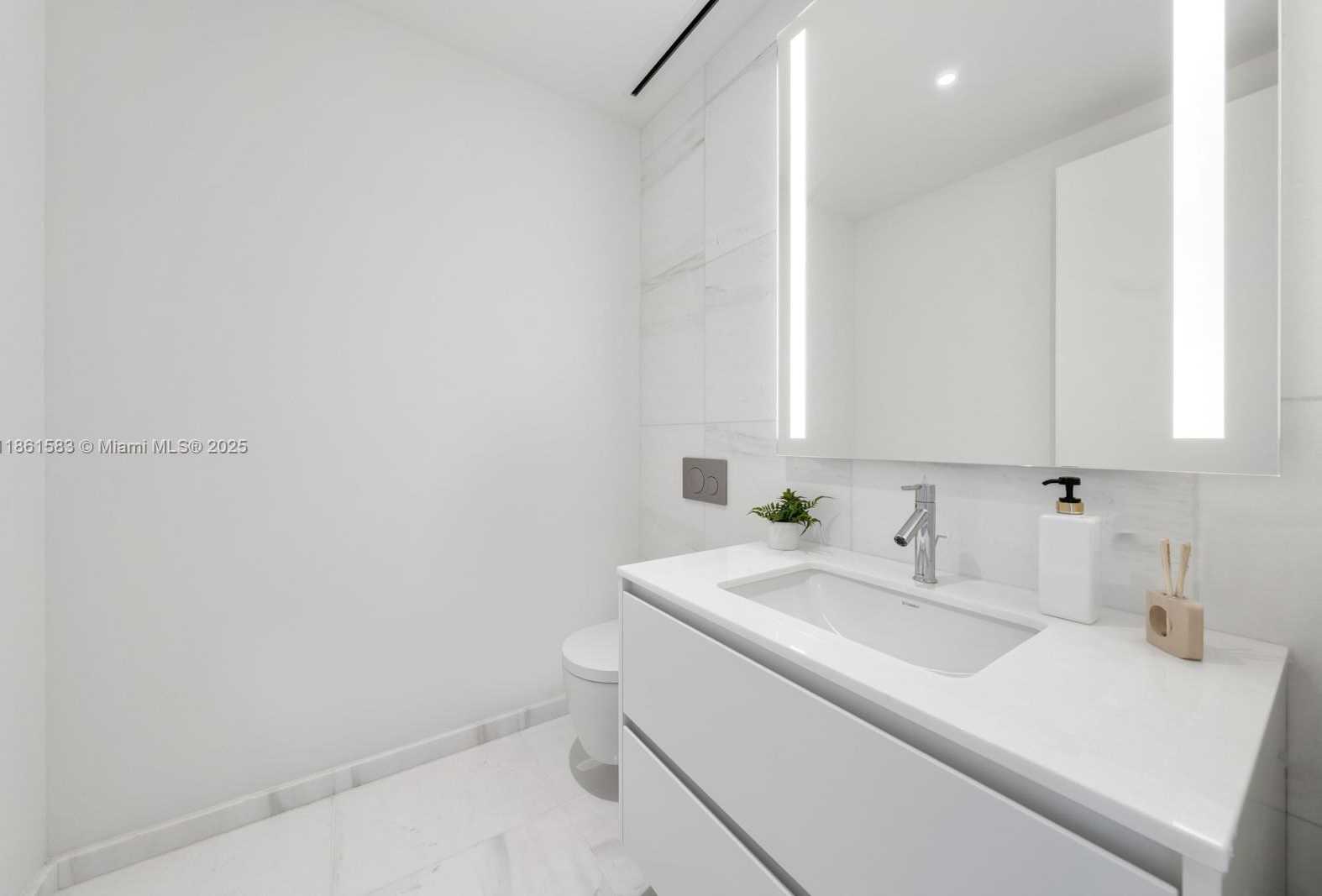 Small Image of 300 BISCAYNE BOULEVARD WAY #2701, Miami Number 33