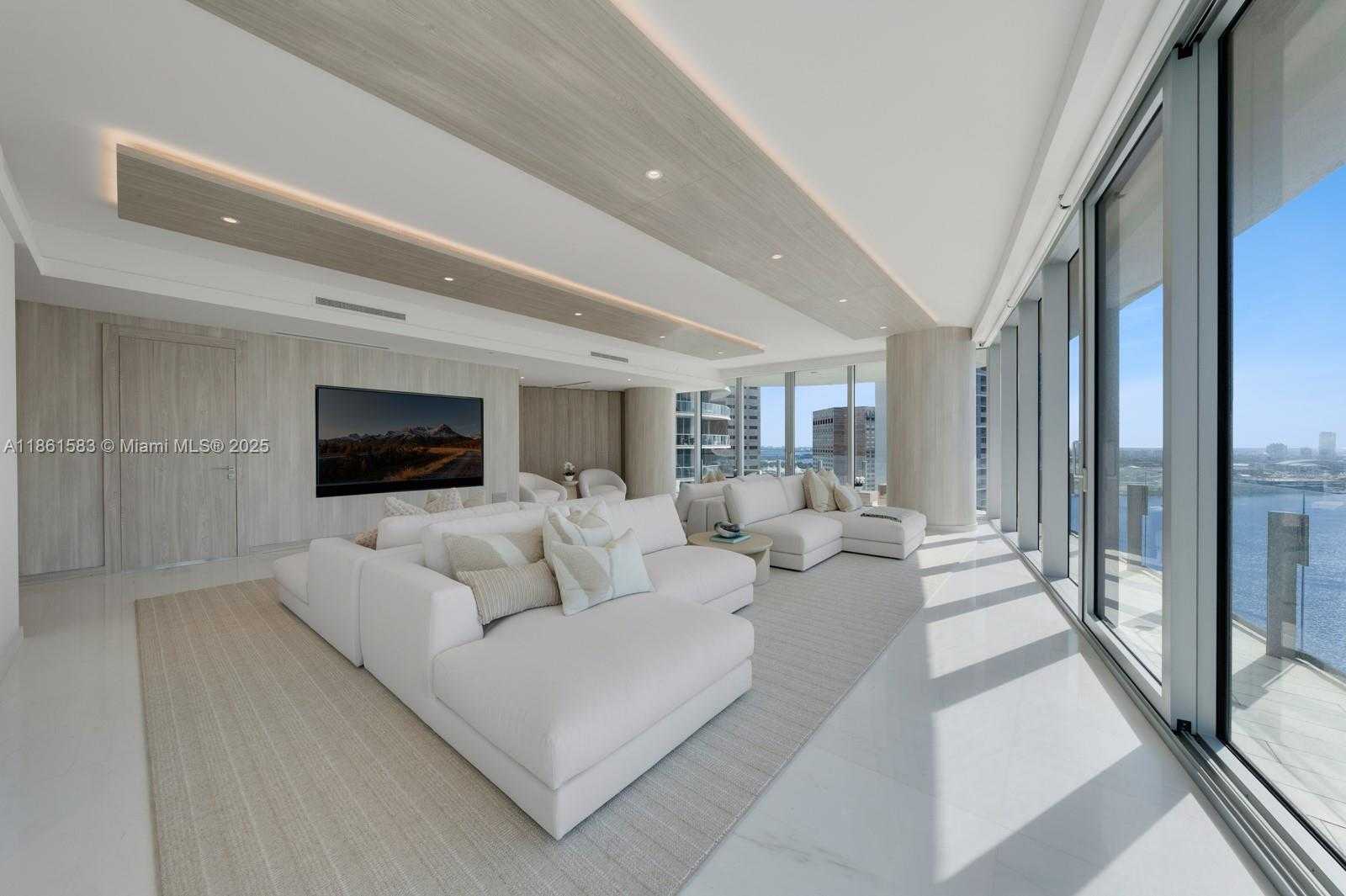 Small Image of 300 BISCAYNE BOULEVARD WAY #2701, Miami Number 5