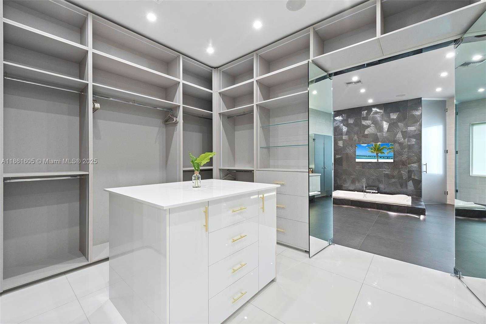 Small Image of 11080 SOUTH WEST 23RD ST, Davie Number 32