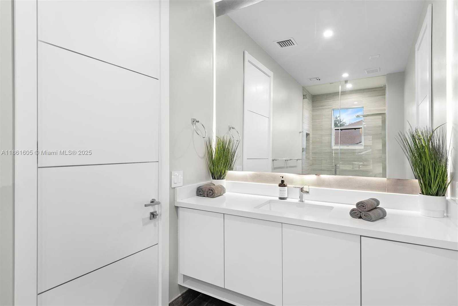 Small Image of 11080 SOUTH WEST 23RD ST, Davie Number 38
