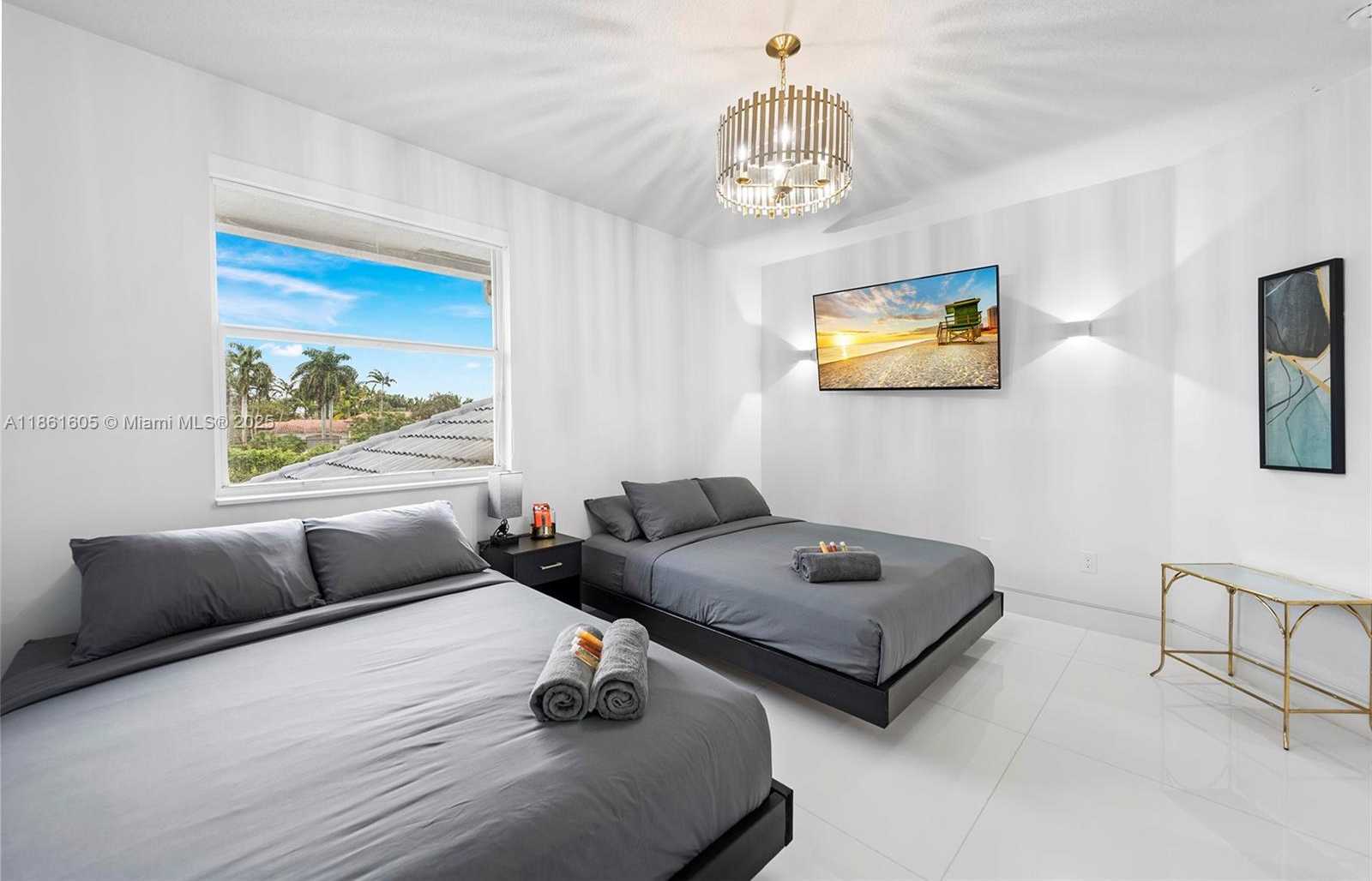 Small Image of 11080 SOUTH WEST 23RD ST, Davie Number 41
