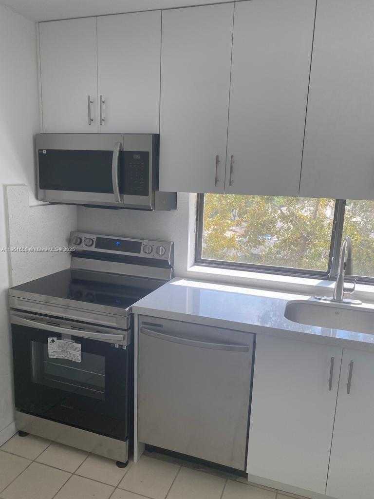 Small Image of 17021 NORTH BAY RD #517, Sunny Isles Beach Number 12