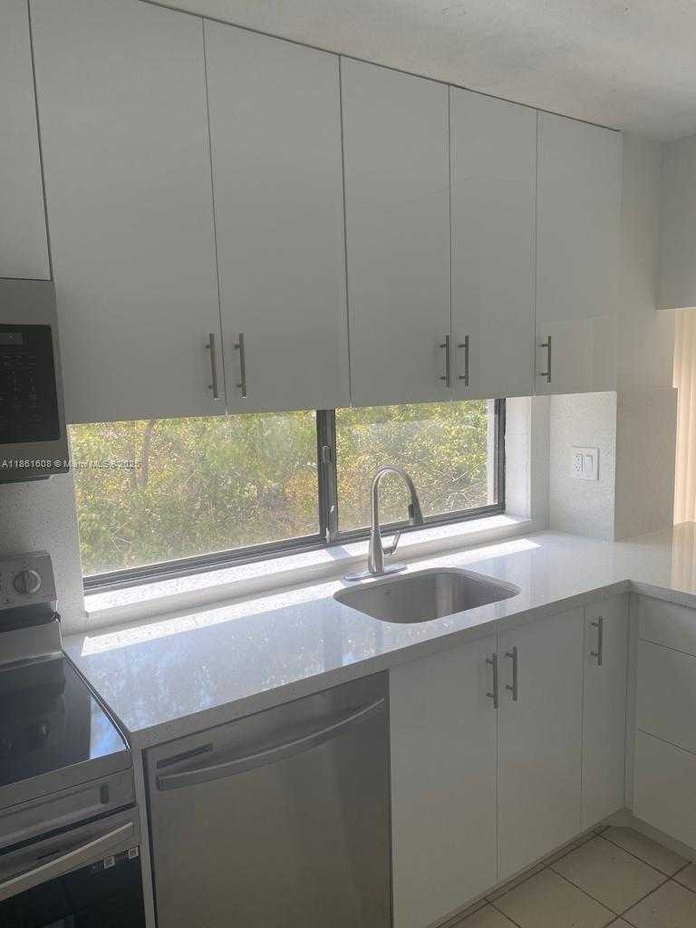 Small Image of 17021 NORTH BAY RD #517, Sunny Isles Beach Number 21