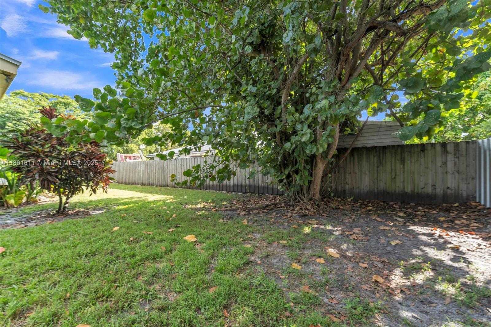 Small Image of 11141 NORTH WEST 22ND CT, Miami Number 25