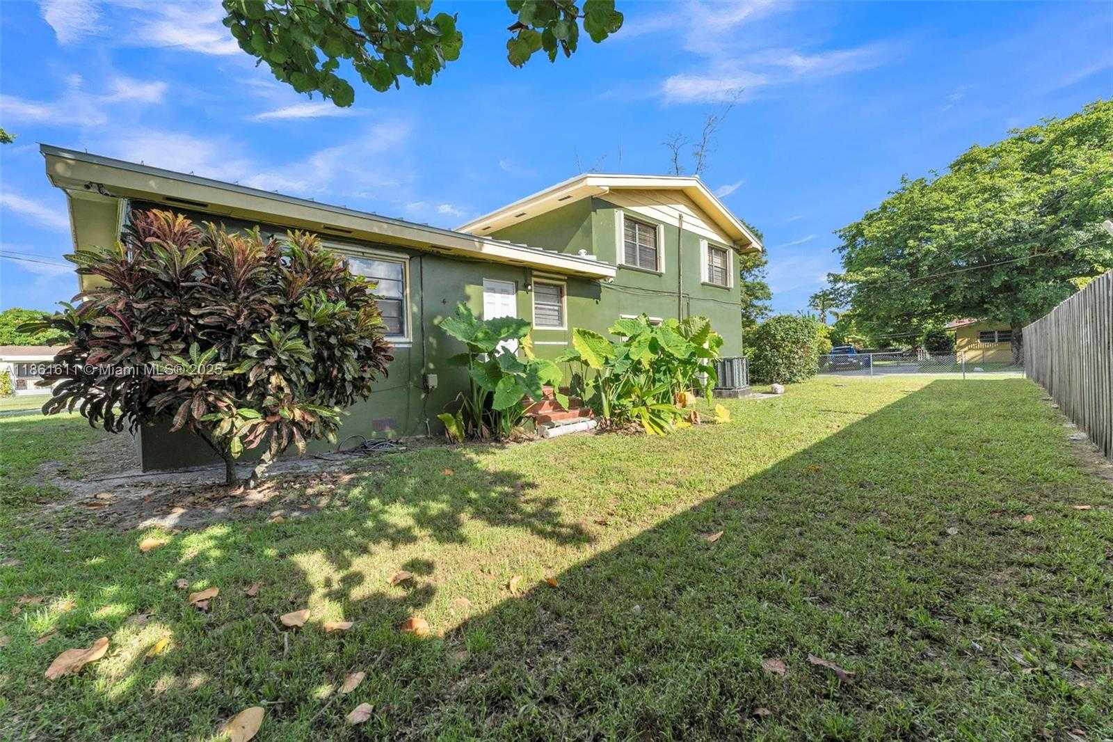 Small Image of 11141 NORTH WEST 22ND CT, Miami Number 26