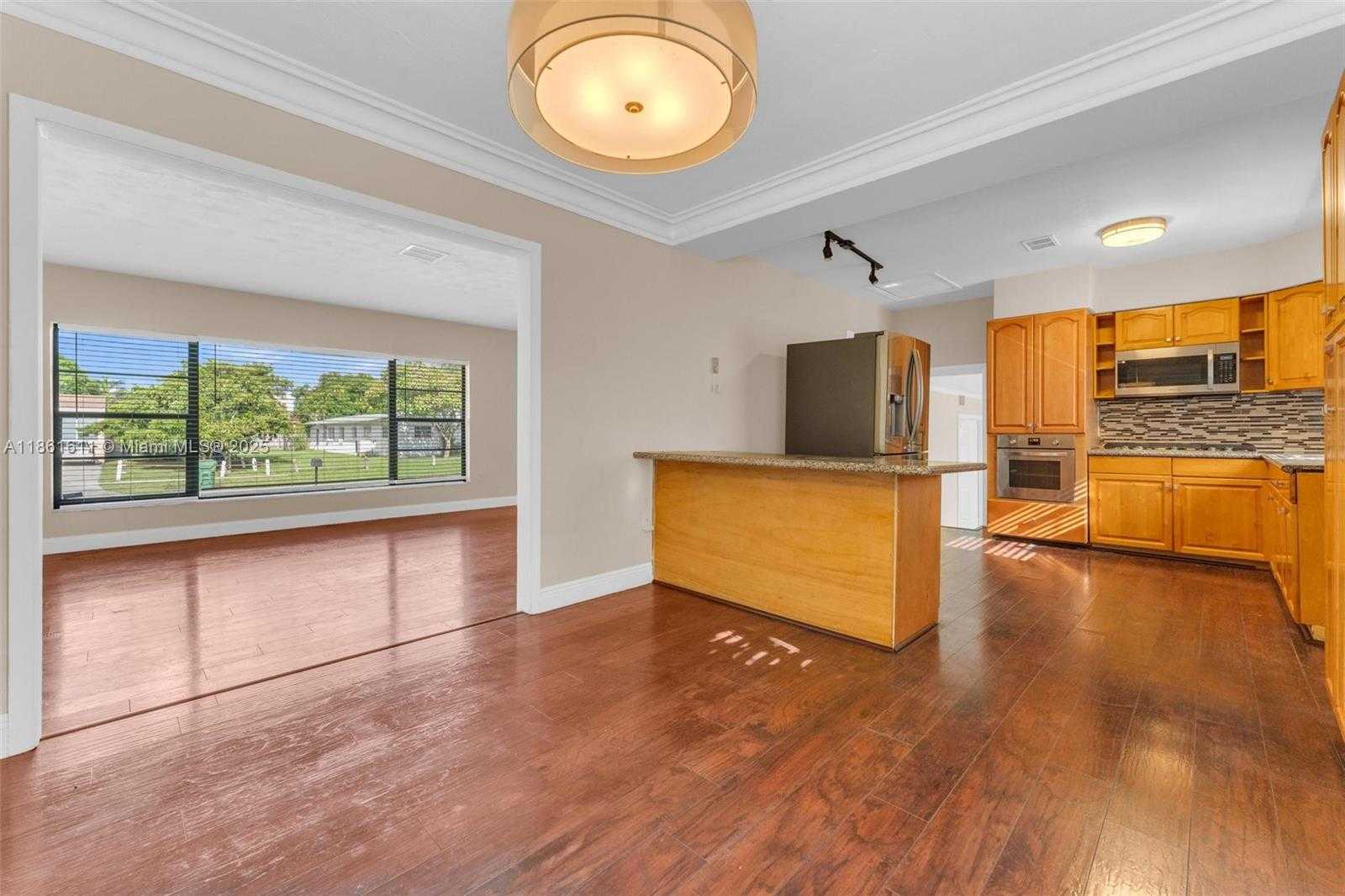 Small Image of 11141 NORTH WEST 22ND CT, Miami Number 6