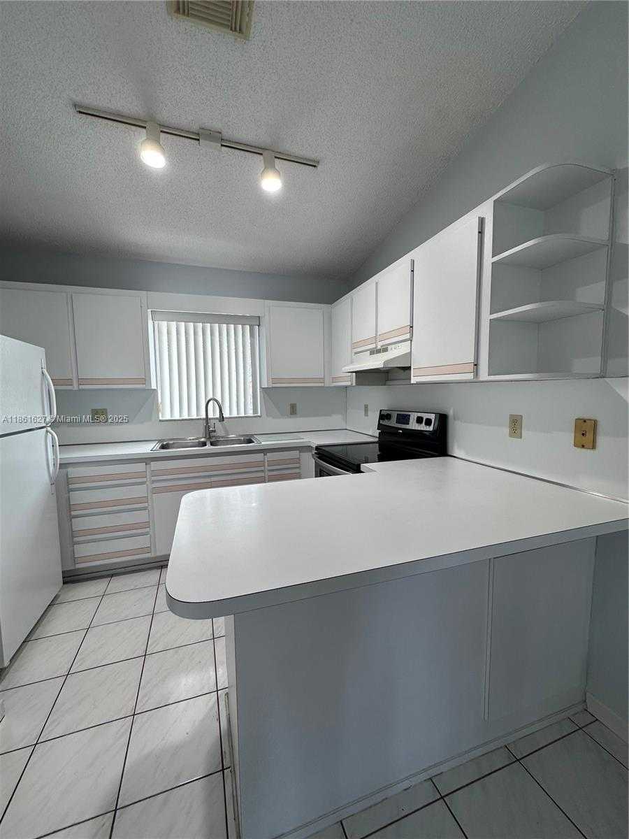 Small Image of 2210 WEST 74TH ST #201-29, Hialeah Number 10