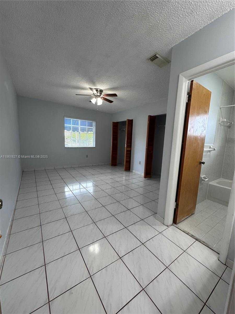 Small Image of 2210 WEST 74TH ST #201-29, Hialeah Number 2