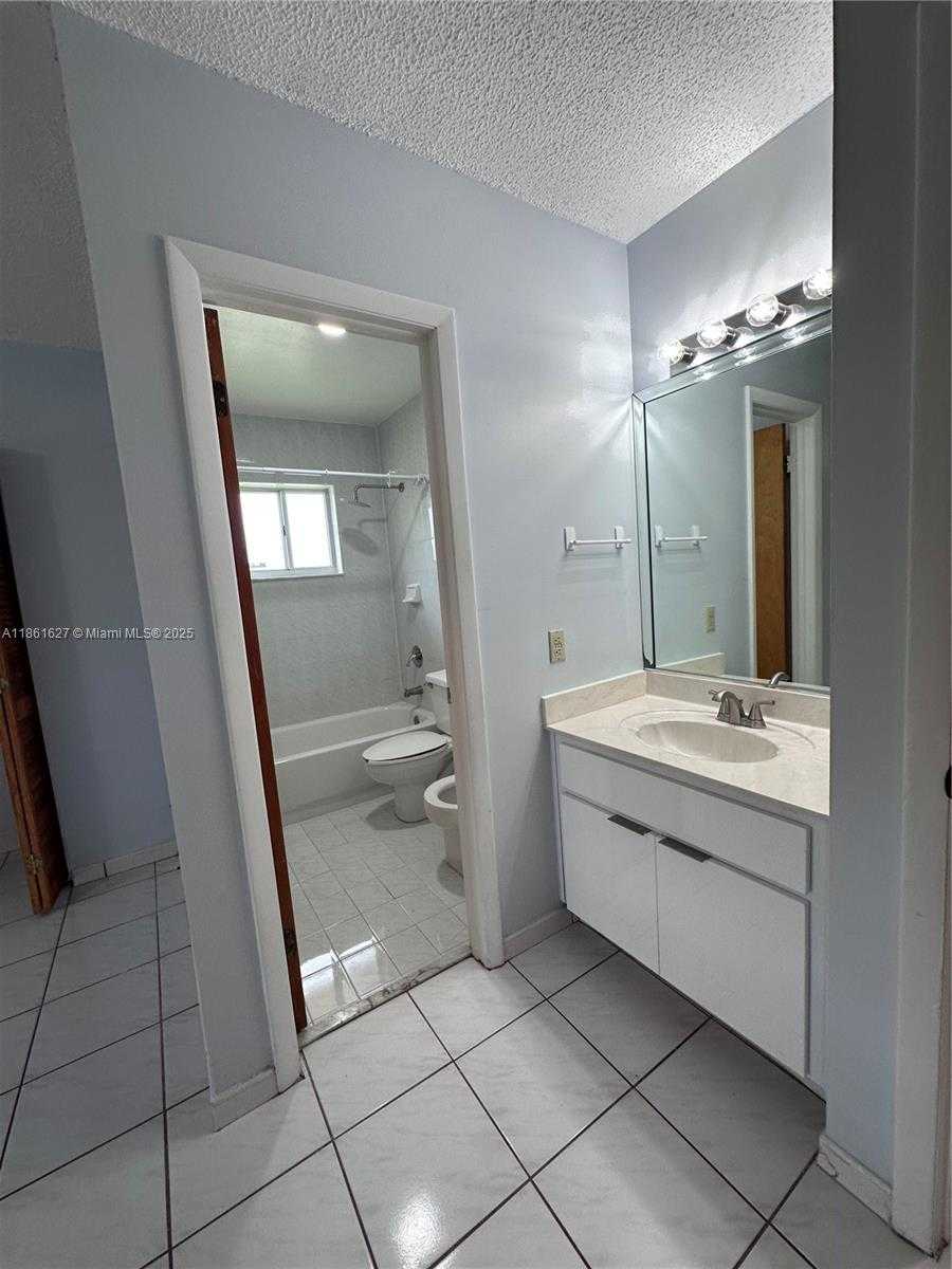 Small Image of 2210 WEST 74TH ST #201-29, Hialeah Number 3
