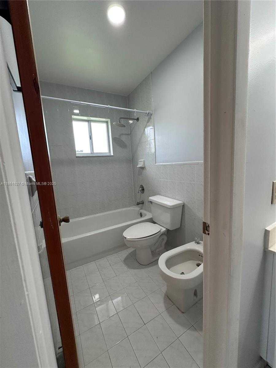 Small Image of 2210 WEST 74TH ST #201-29, Hialeah Number 4