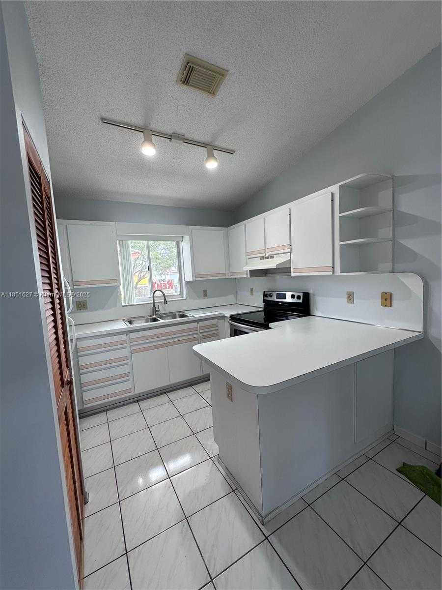 Small Image of 2210 WEST 74TH ST #201-29, Hialeah Number 5