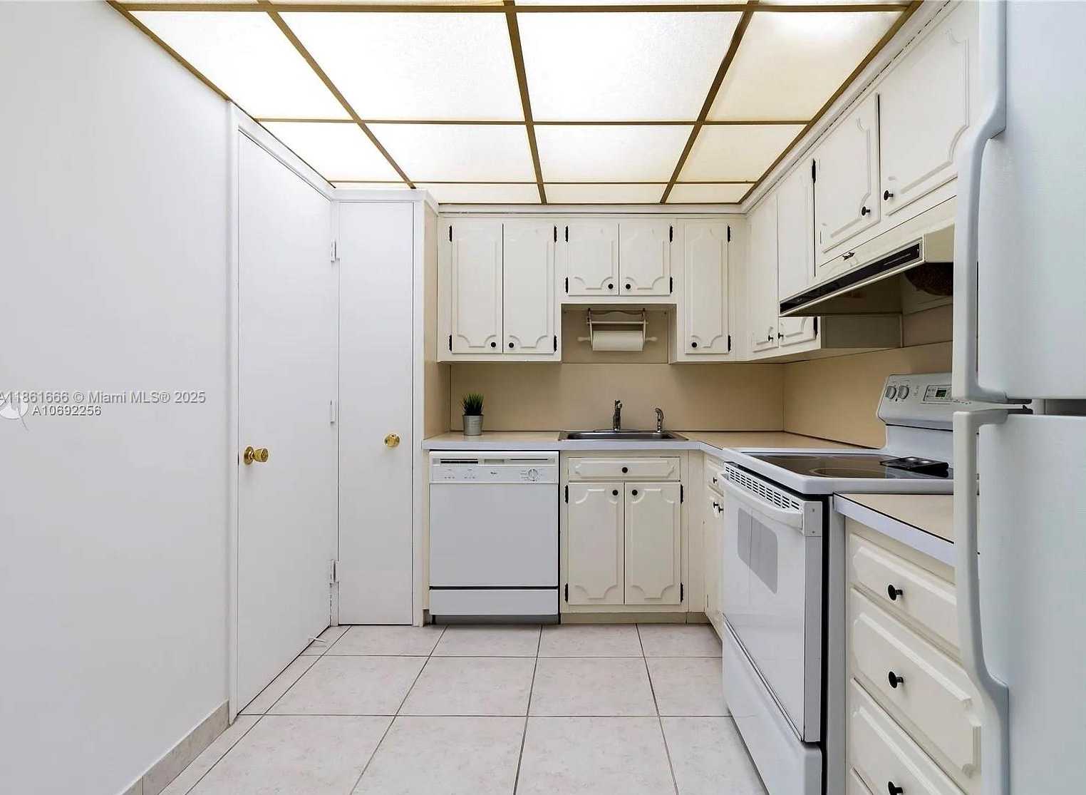 Small Image of 1150 MADRUGA AVE, Coral Gables Number 8