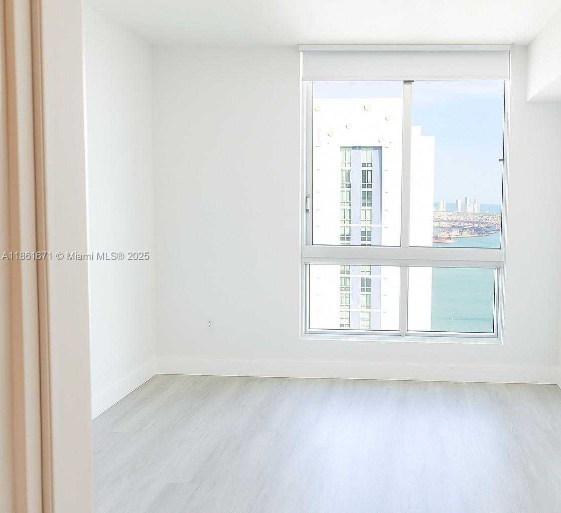 Small Image of 300 SOUTH BISCAYNE BLVD #T-3714, Miami Number 4