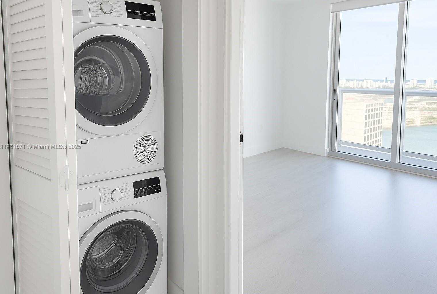 Small Image of 300 SOUTH BISCAYNE BLVD #T-3714, Miami Number 5