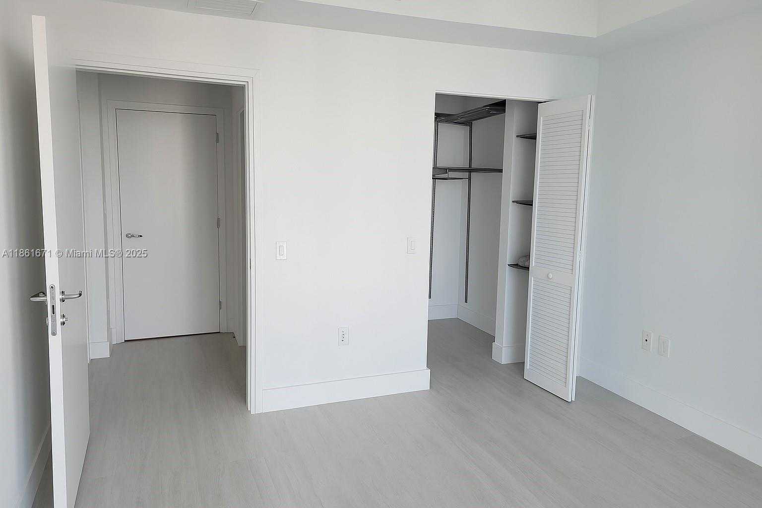 Small Image of 300 SOUTH BISCAYNE BLVD #T-3714, Miami Number 6