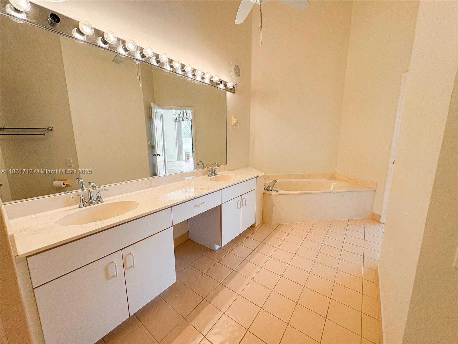 Small Image of 9080 VILLA PORTOFINO CIR #9080, Boca Raton Number 15