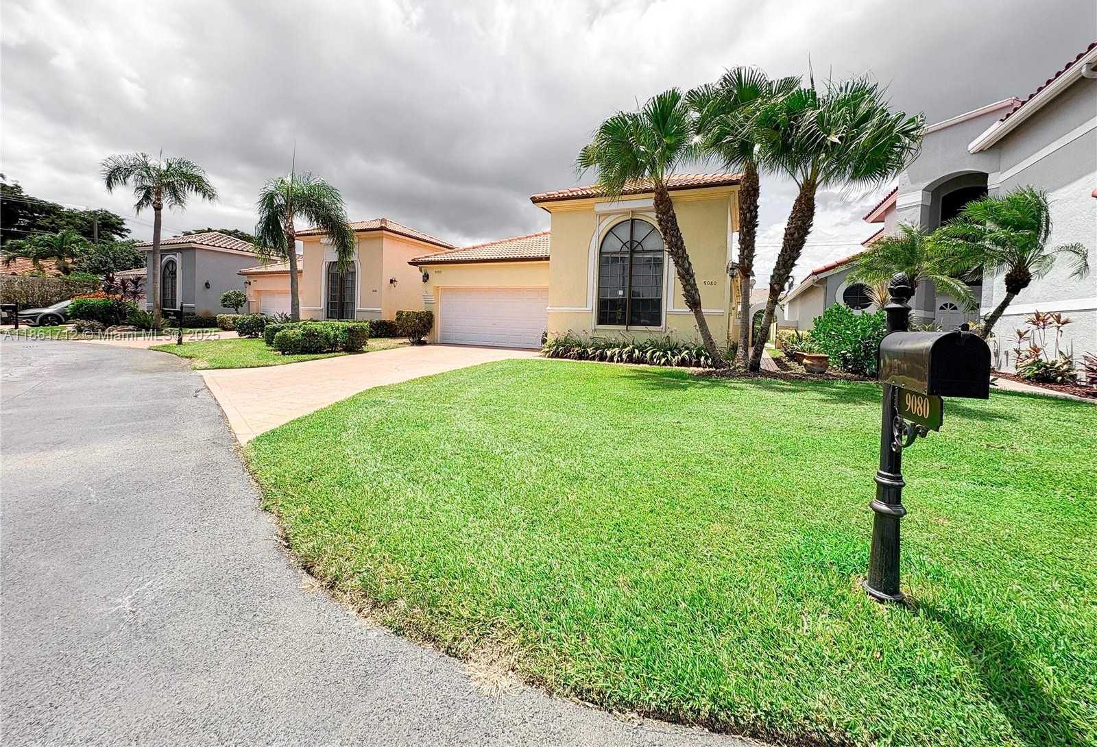 Small Image of 9080 VILLA PORTOFINO CIR #9080, Boca Raton Number 2