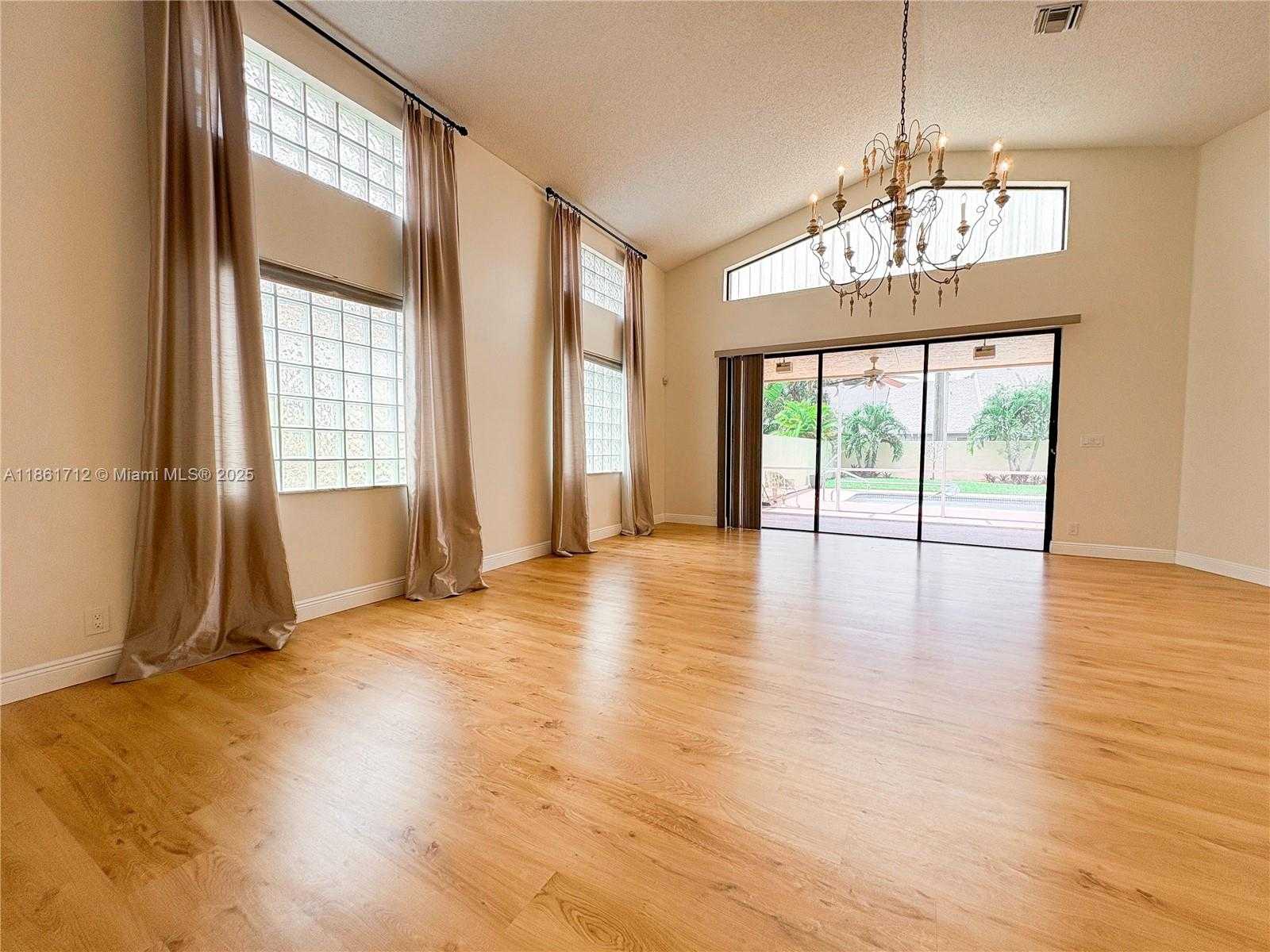 Small Image of 9080 VILLA PORTOFINO CIR #9080, Boca Raton Number 4