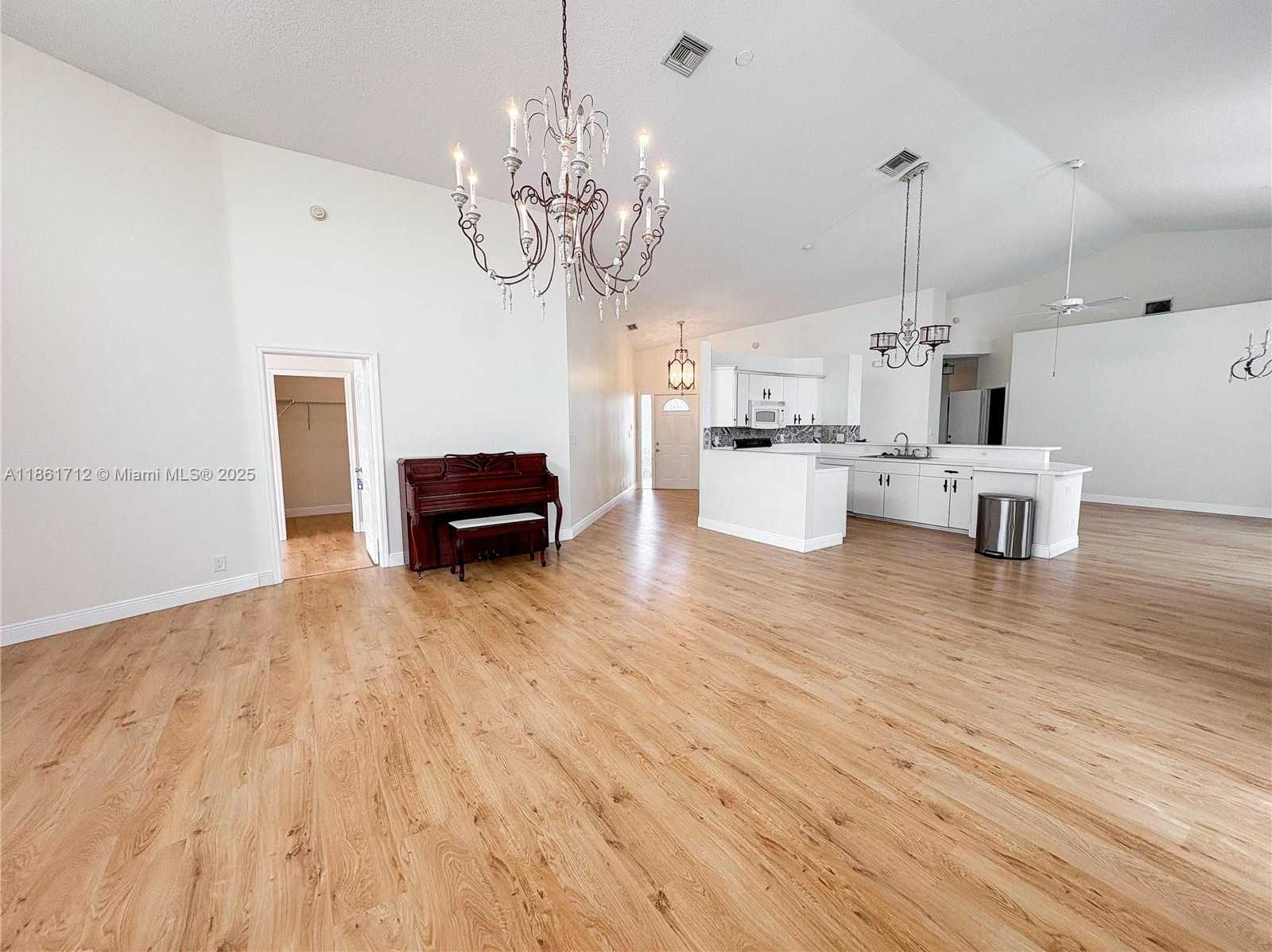 Small Image of 9080 VILLA PORTOFINO CIR #9080, Boca Raton Number 7