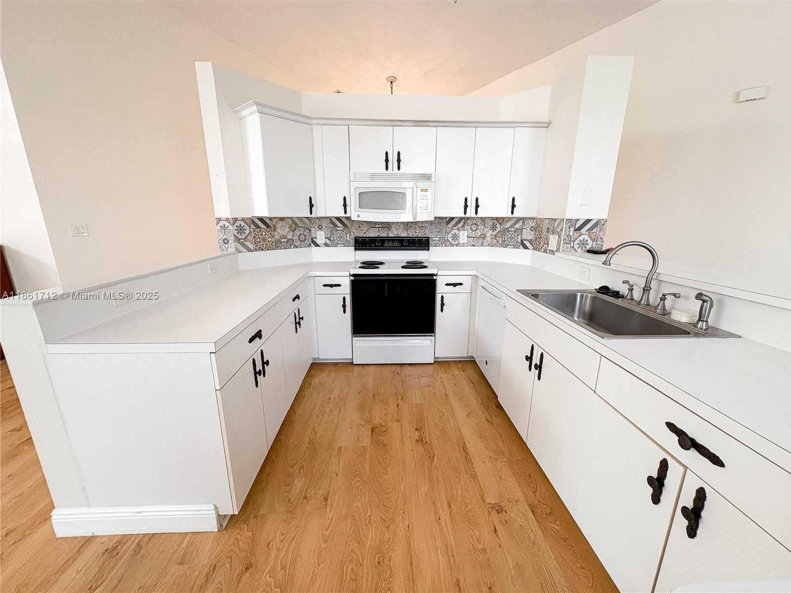 Small Image of 9080 VILLA PORTOFINO CIR #9080, Boca Raton Number 8