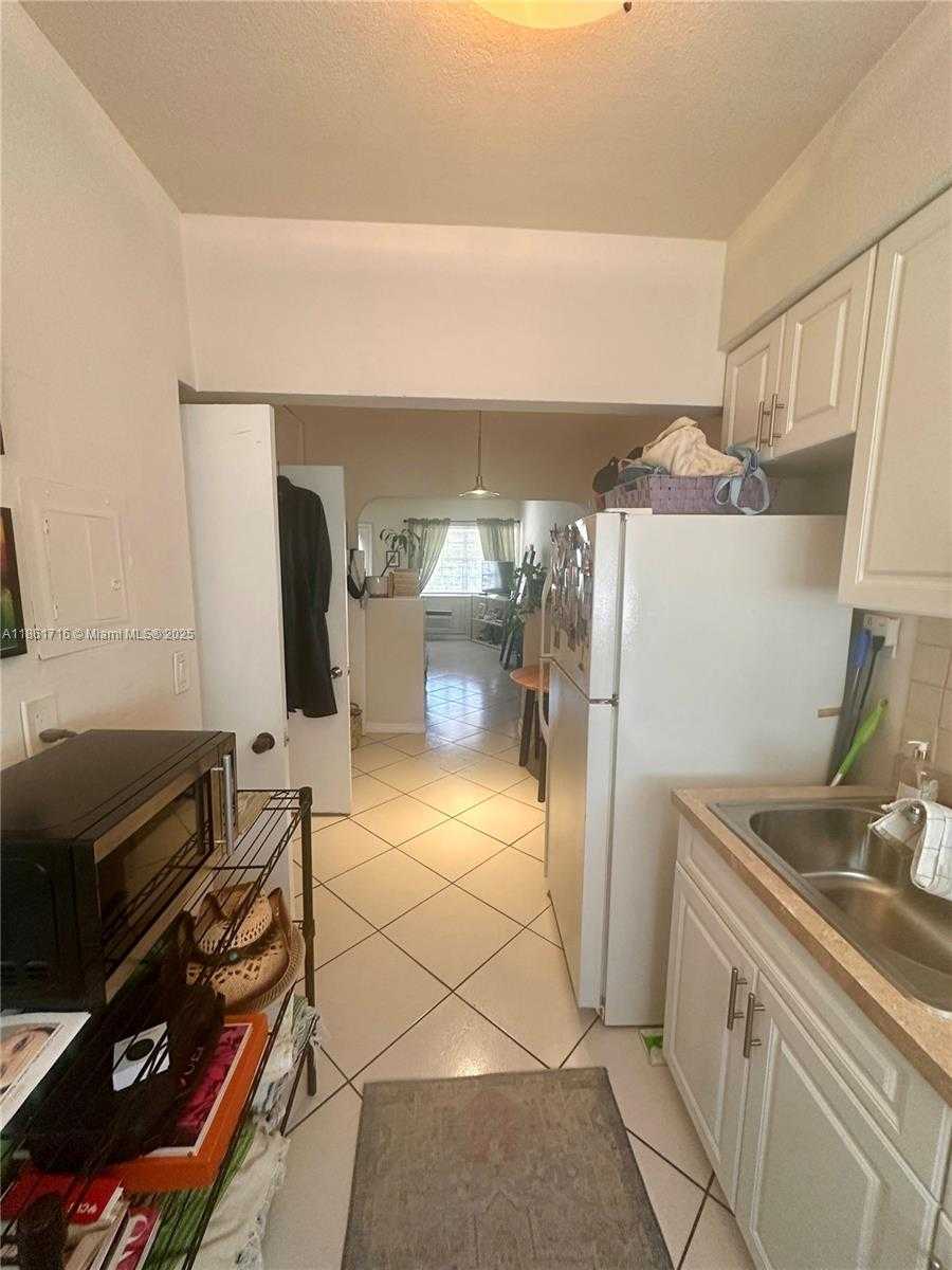 Small Image of 330 74TH ST #16, Miami Beach Number 2