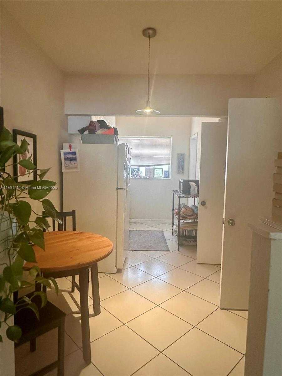 Small Image of 330 74TH ST #16, Miami Beach Number 3