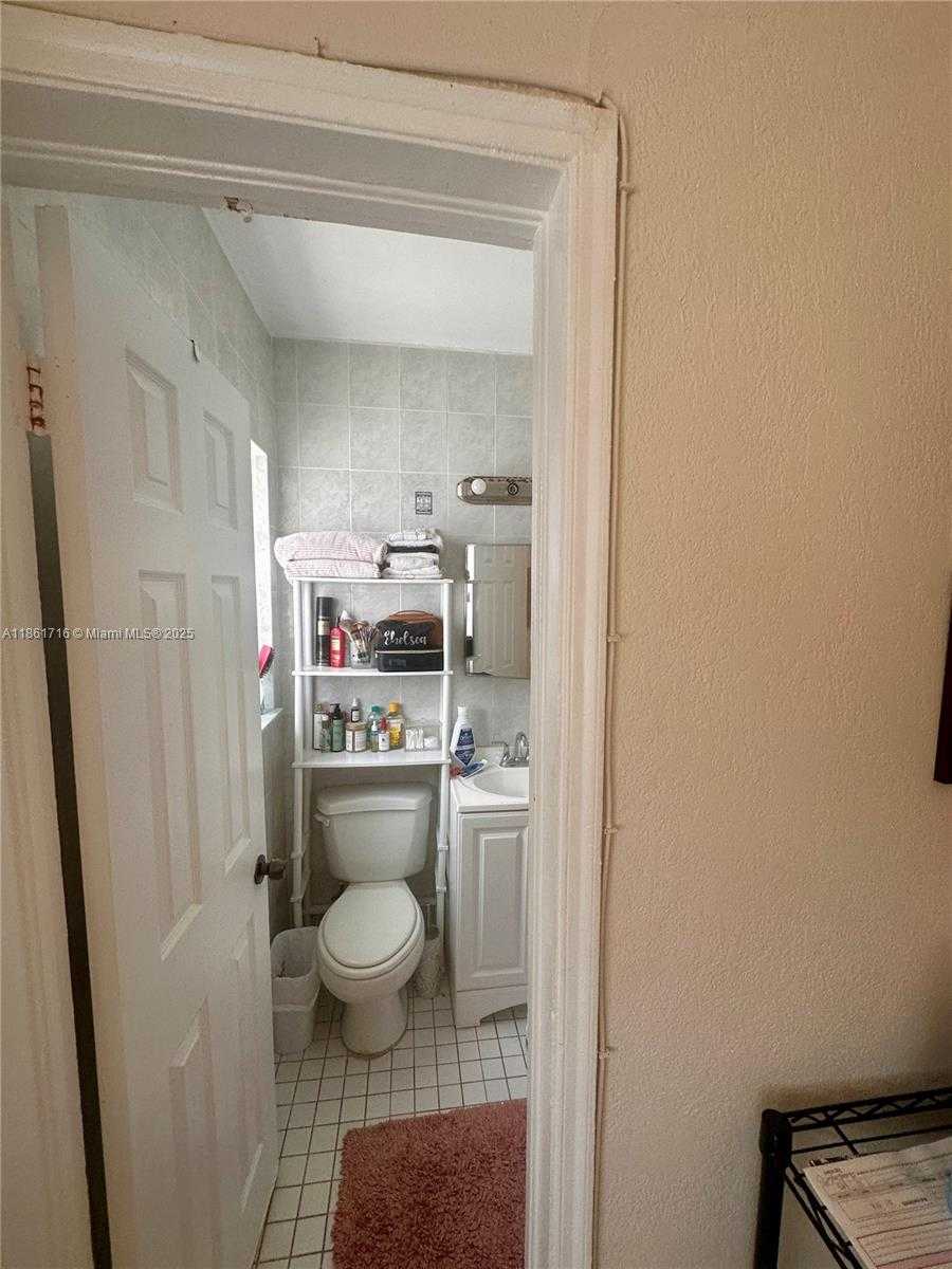 Small Image of 330 74TH ST #16, Miami Beach Number 5