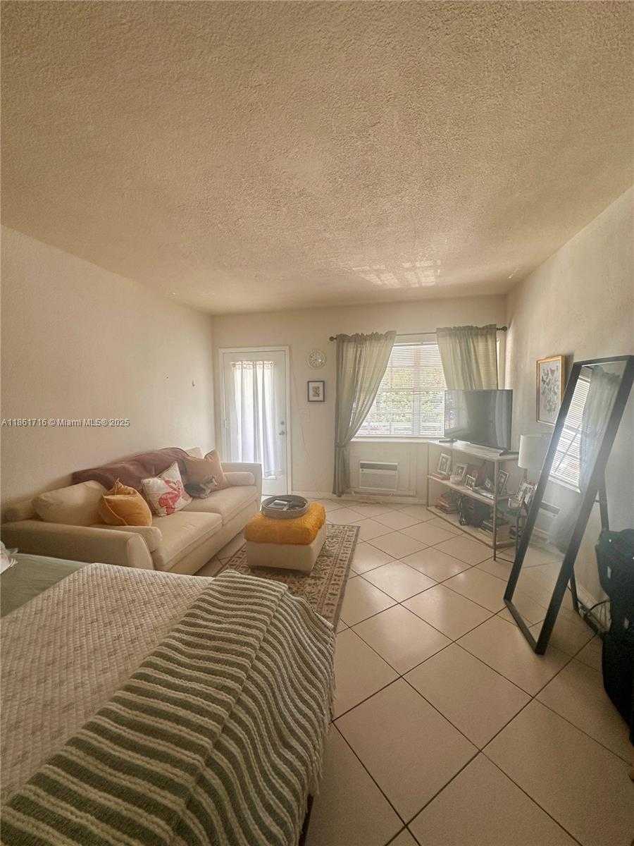 Small Image of 330 74TH ST #16, Miami Beach Number 9