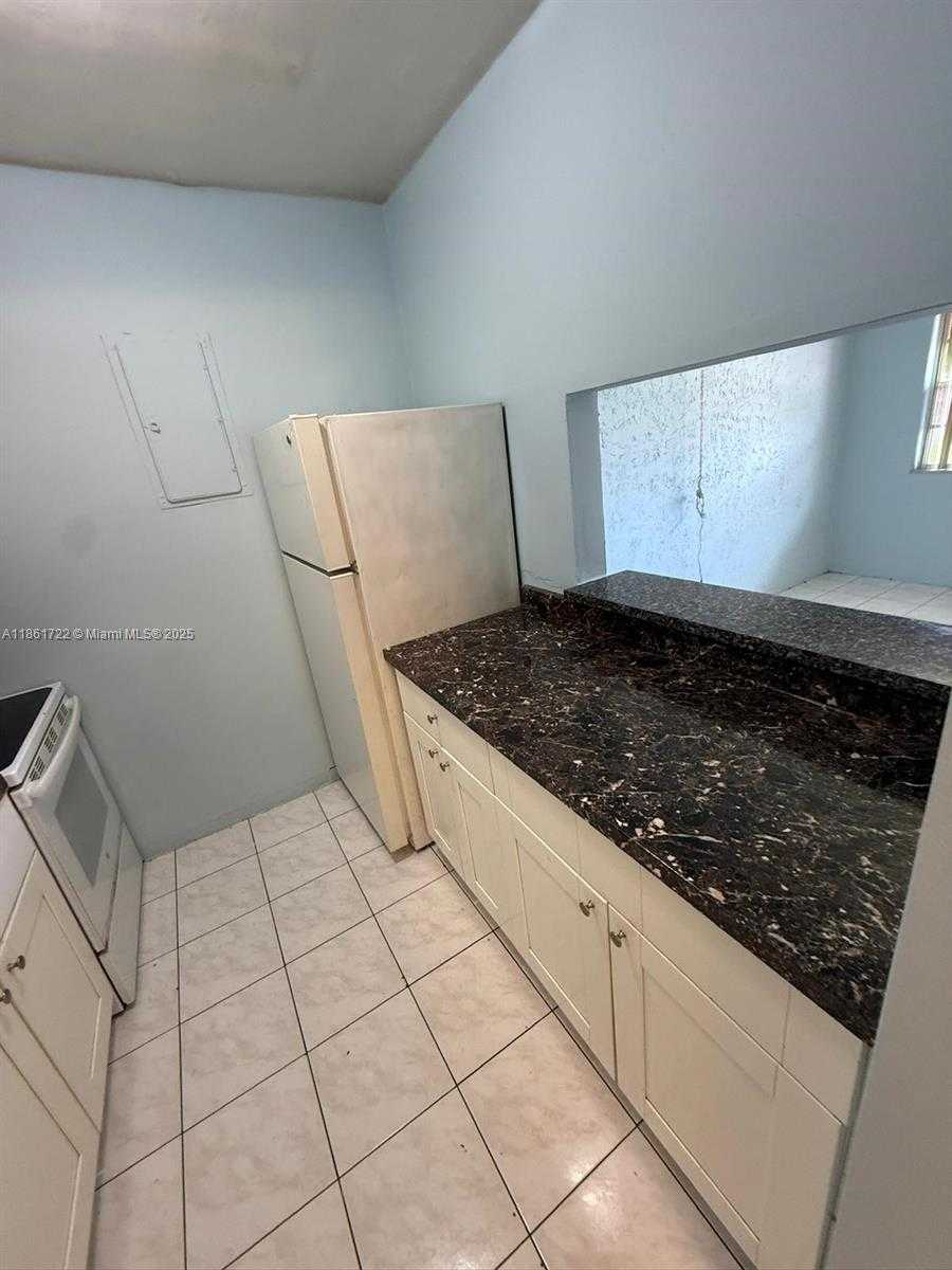 Small Image of 2917 PLUNKETT ST #20C, Hollywood Number 5