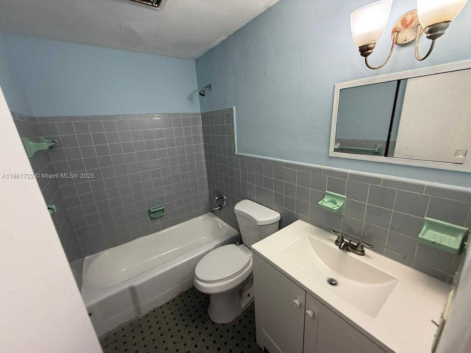 Small Image of 2917 PLUNKETT ST #20C, Hollywood Number 7