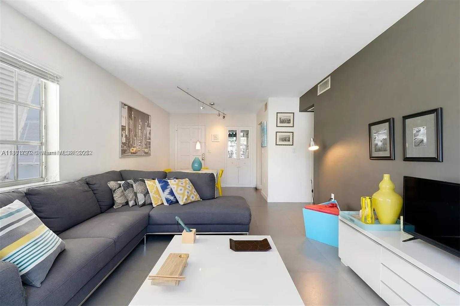 Small Image of 1150 MADRUGA AVE, Coral Gables Number 2